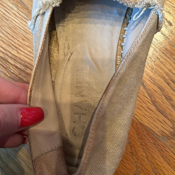 CHANEL Beige and Black two tone canvas espadrilles in size EU 38 - Picture 2 of 10